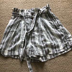 AMERICAN EAGLE STRIPED SHORTS